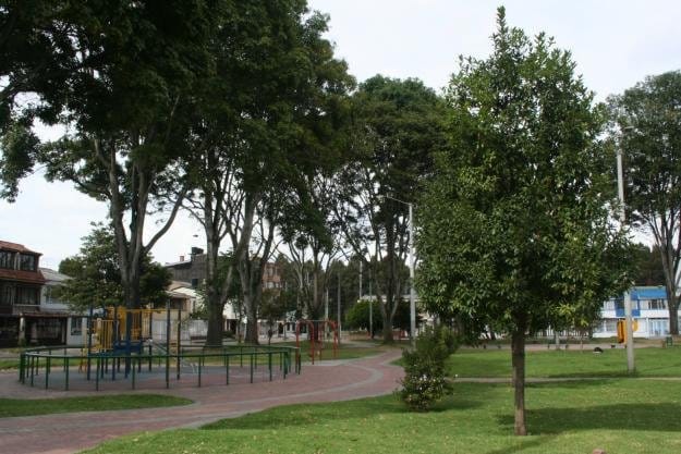 Hermoso parque frente a los apartamentos